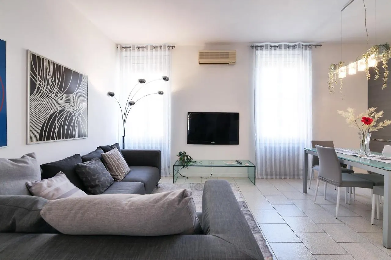 Appartamento Primopiano - Battaglia A Milano